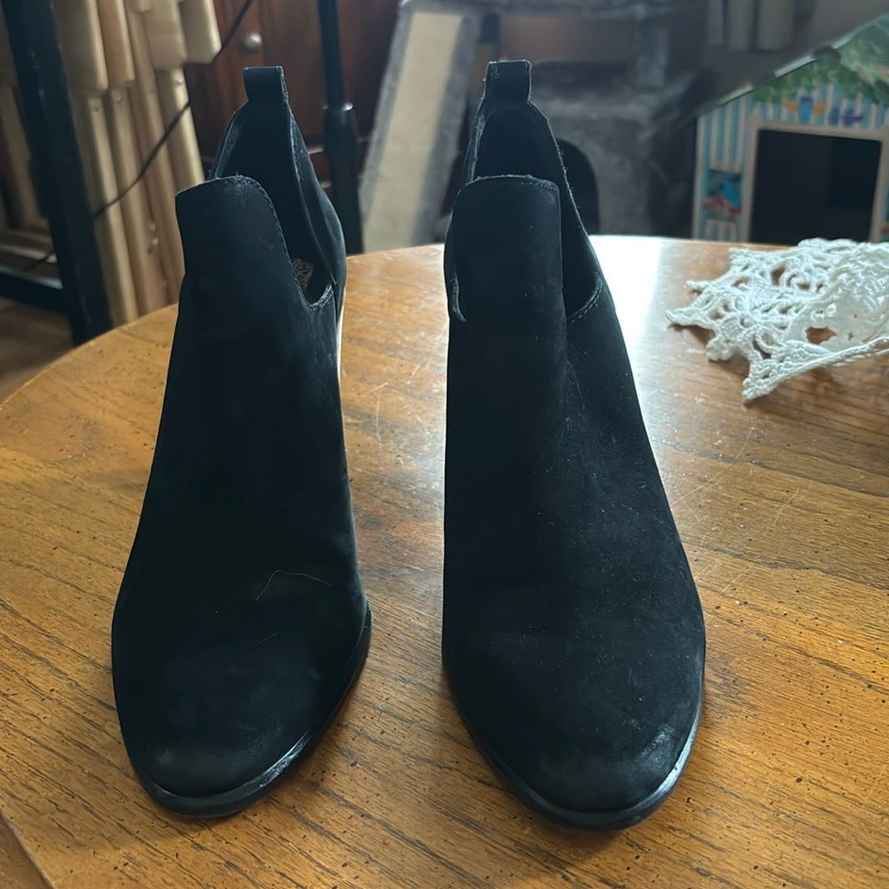 Black Vince camuto heels size 10